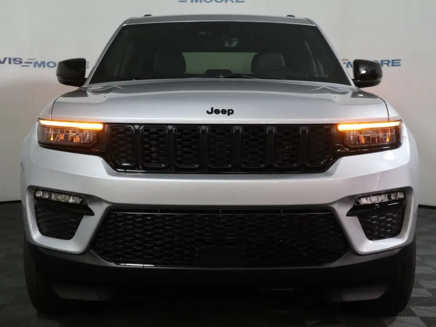 2025 Jeep Grand Cherokee Limited photo 13
