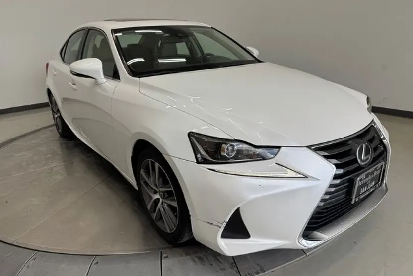 2019 Lexus IS 300 photo 1