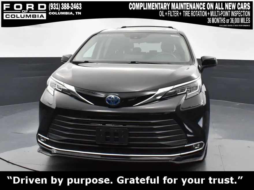 2022 Toyota Sienna XLE photo 1