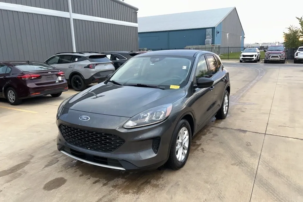 2020 Ford Escape S photo 1