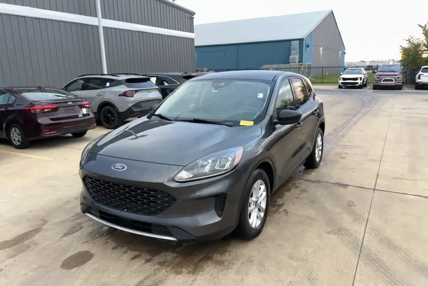 2020 Ford Escape S photo 1