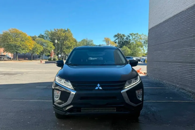 2018 Mitsubishi Eclipse Cross LE photo 1