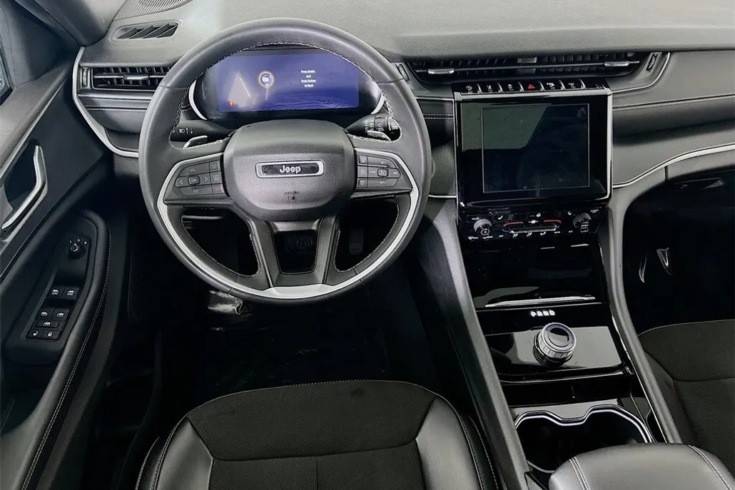 2023 Jeep Grand Cherokee Altitude photo 1