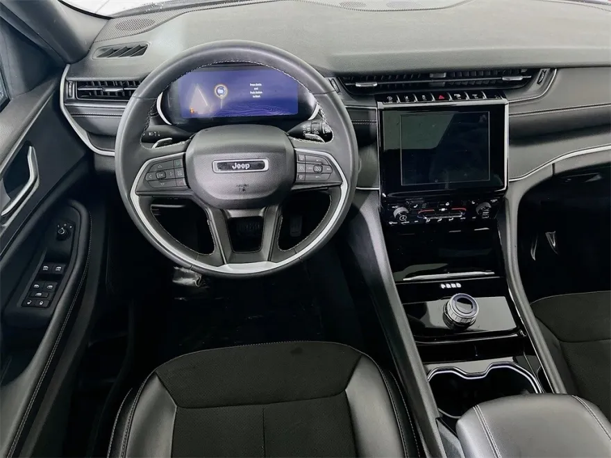 2023 Jeep Grand Cherokee Altitude photo 1