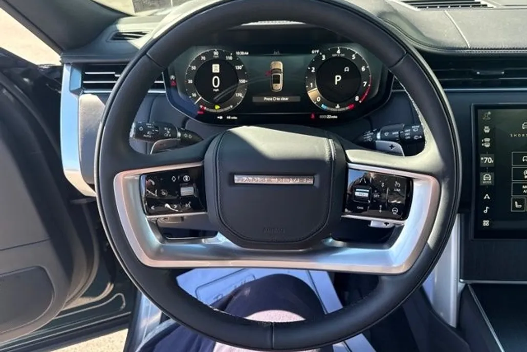 2025 Land Rover Range Rover SE photo 1