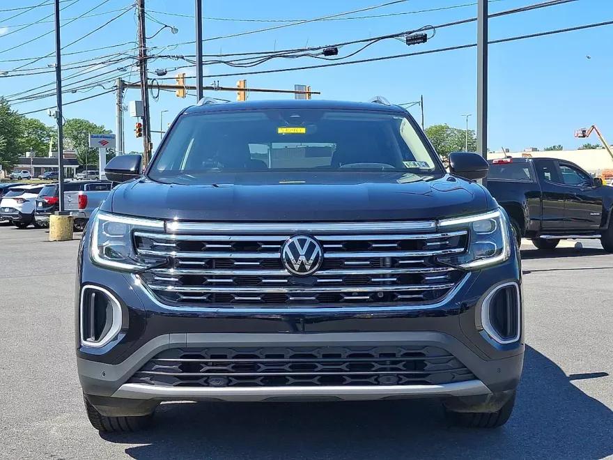2024 Volkswagen Atlas SEL photo 1