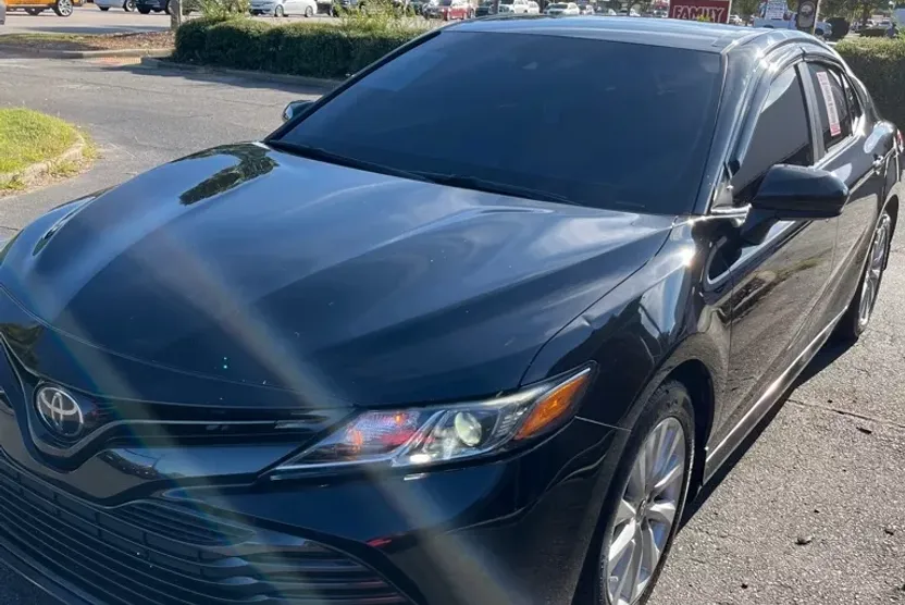 2020 Toyota Camry LE photo 1