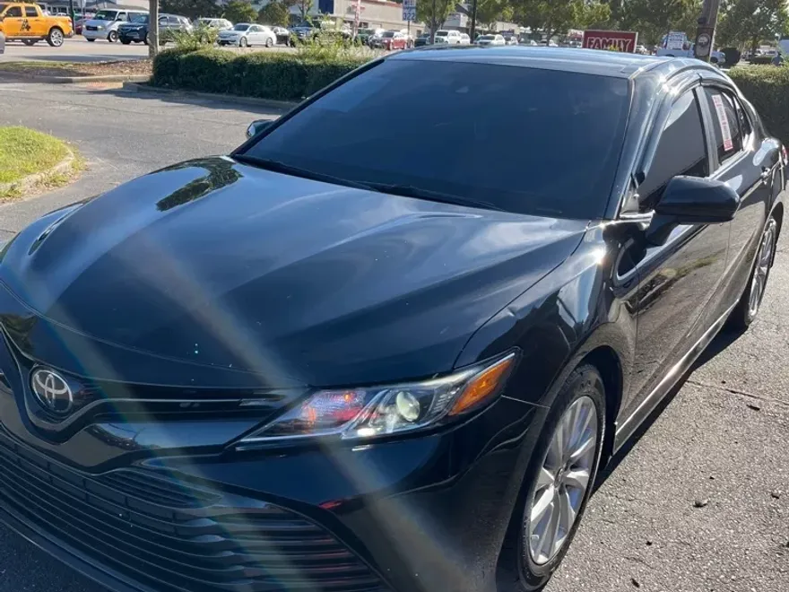 2020 Toyota Camry LE photo 1