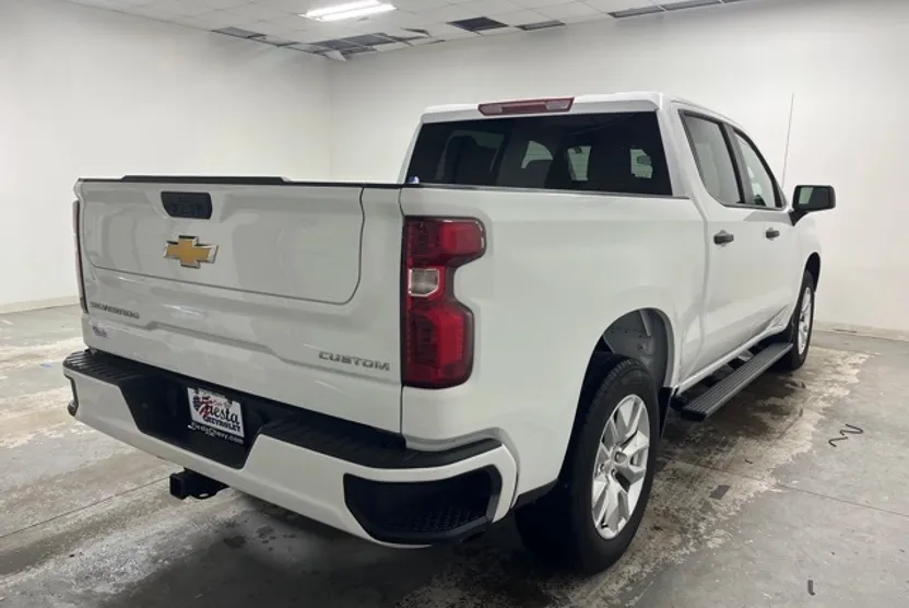 2024 Chevrolet Silverado 1500 Custom photo 1