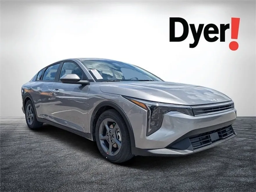 2025 Kia K4 LXS photo 1