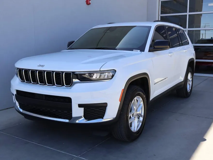 2025 Jeep Grand Cherokee Laredo photo 1