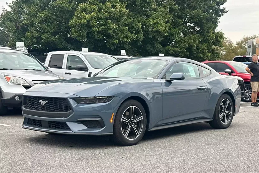 2025 Ford Mustang EcoBoost photo 1