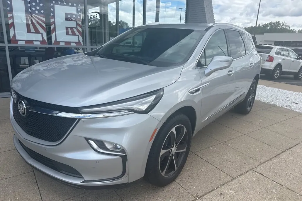 2022 Buick Enclave Essence photo 1