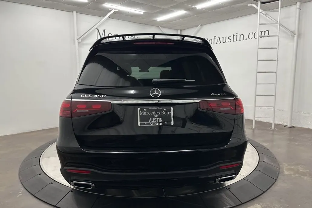 2026 Mercedes Benz GLS 450 4MATIC photo 1