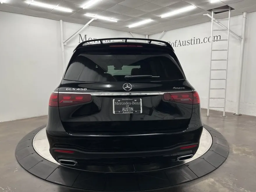 2026 Mercedes Benz GLS 450 4MATIC photo 1