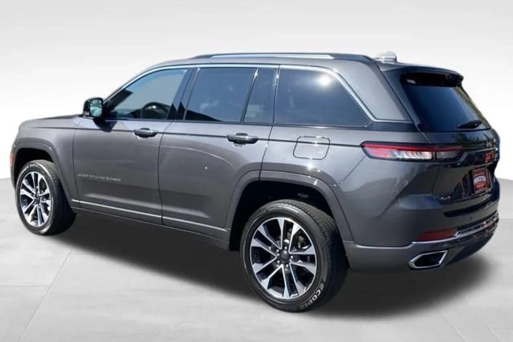 2023 Jeep Grand Cherokee Overland photo 1