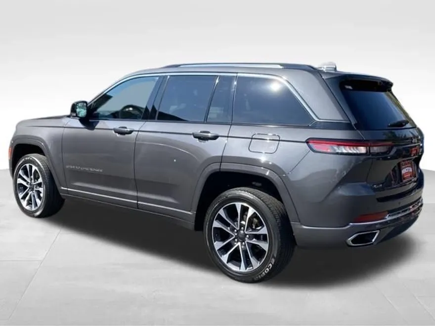 2023 Jeep Grand Cherokee Overland photo 1