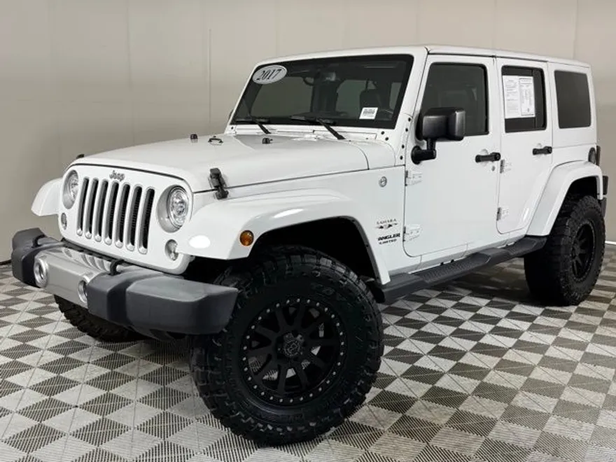 2017 Jeep Wrangler Unlimited Sahara photo 1