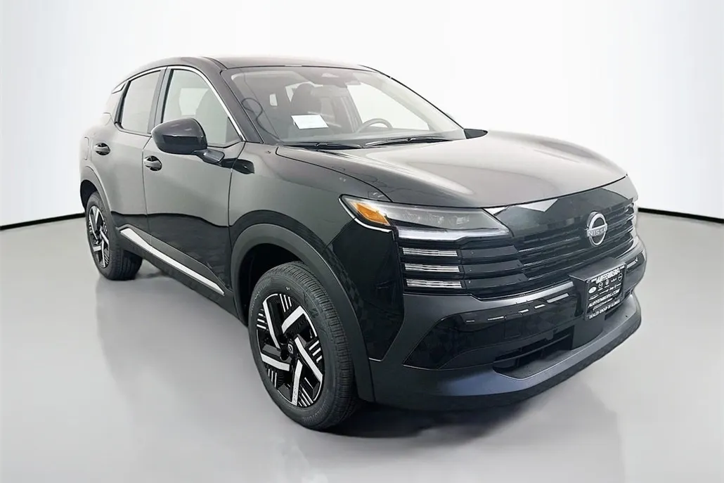2025 Nissan Kicks SV photo 1