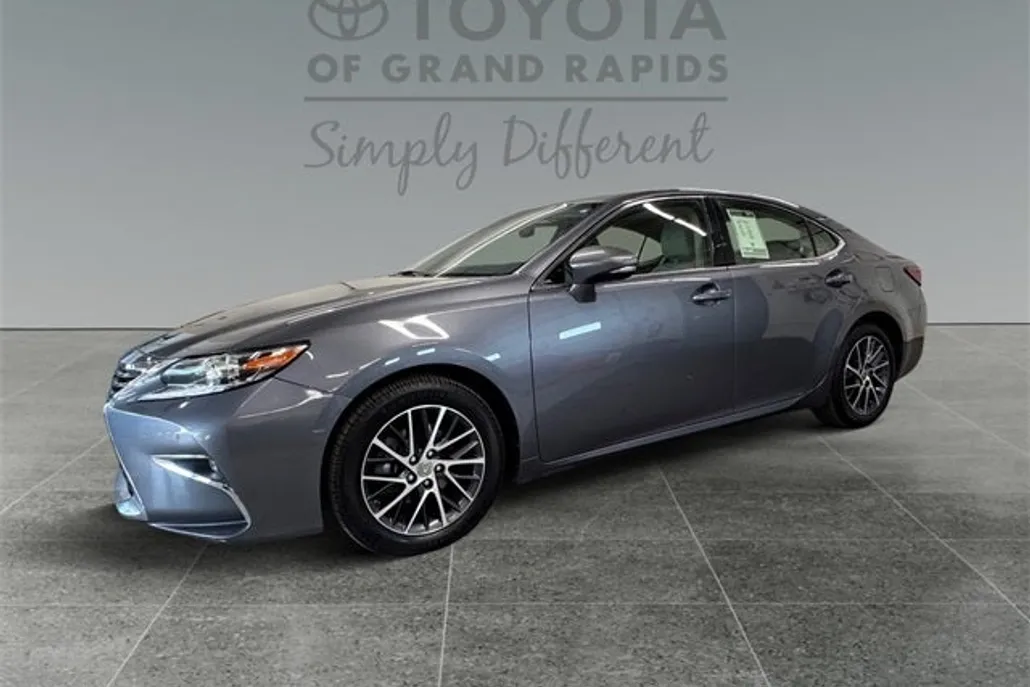 2016 Lexus ES 350 photo 1