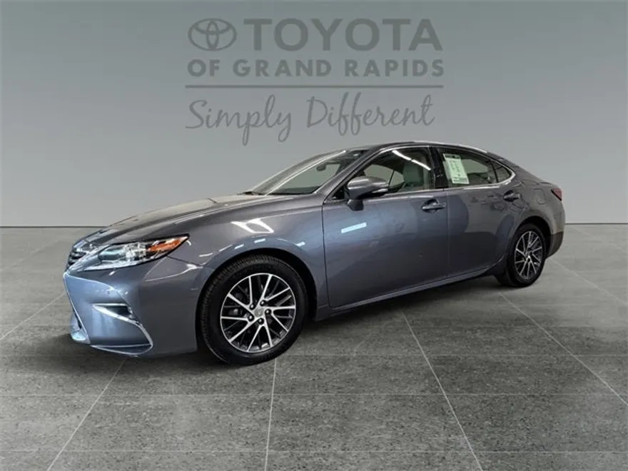 2016 Lexus ES 350 photo 1