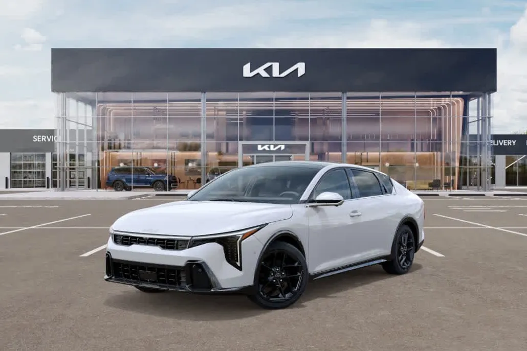 2025 Kia K4 GT-Line Turbo photo 1
