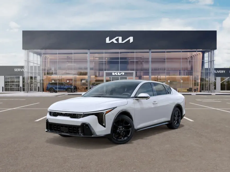 2025 Kia K4 GT-Line Turbo photo 1