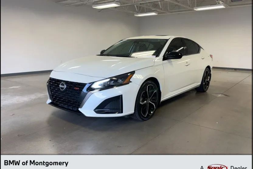 2023 Nissan Altima 2.5 SR photo 1