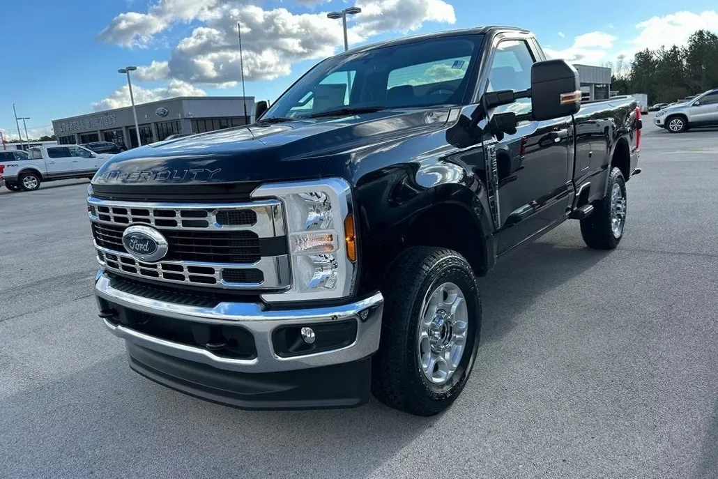 2025 Ford F-250 photo 1