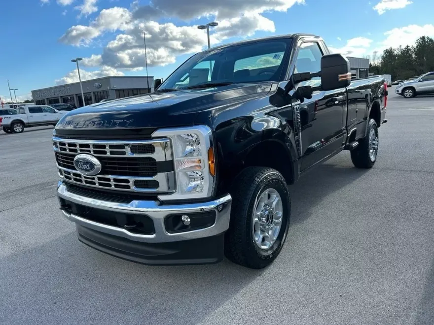 2025 Ford F-250 photo 1