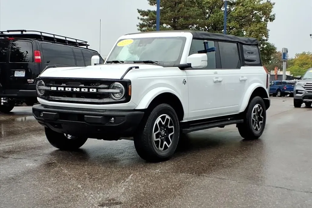 2022 Ford Bronco Outer Banks photo 1