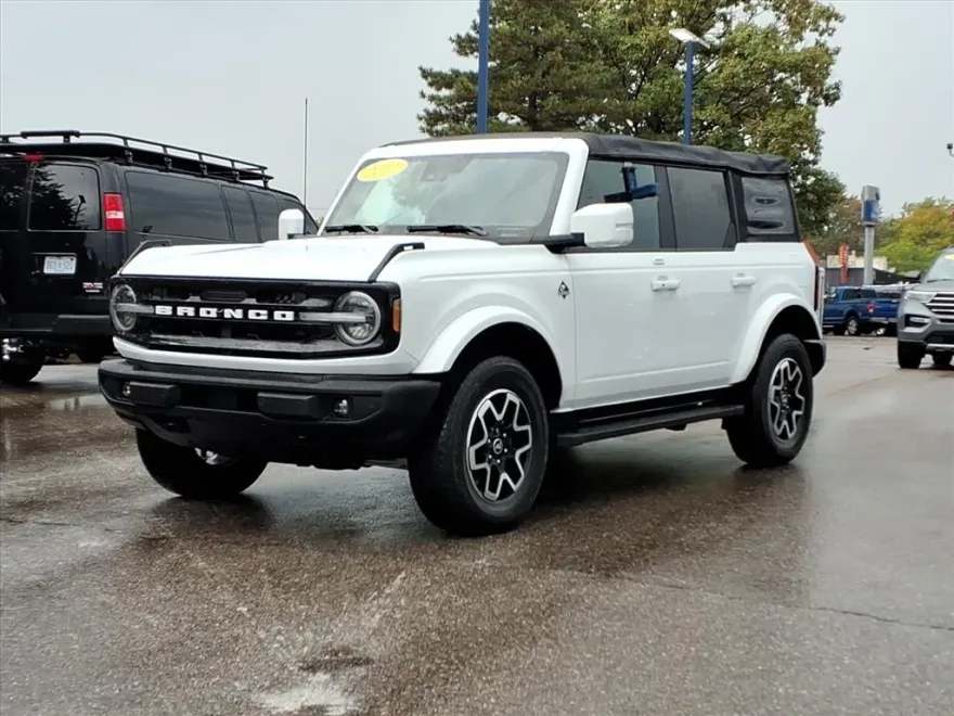 2022 Ford Bronco Outer Banks photo 1
