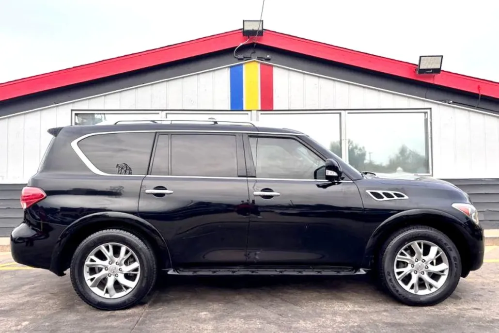 2011 Infiniti QX56 Base photo 1