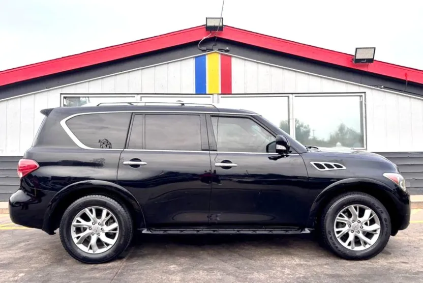 2011 Infiniti QX56 Base photo 1