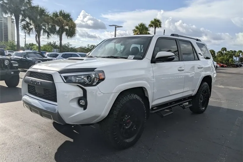 2024 Toyota 4Runner TRD Off-Road Premium photo 1
