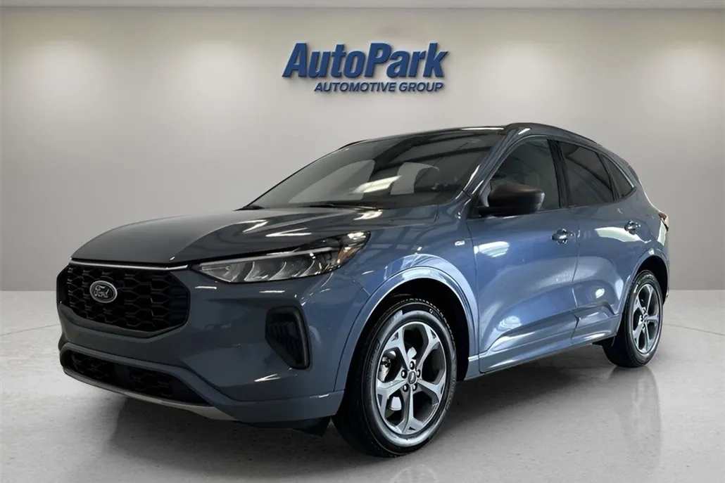 2023 Ford Escape ST-Line photo 1