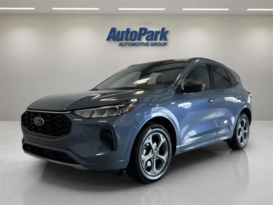 2023 Ford Escape ST-Line photo 1
