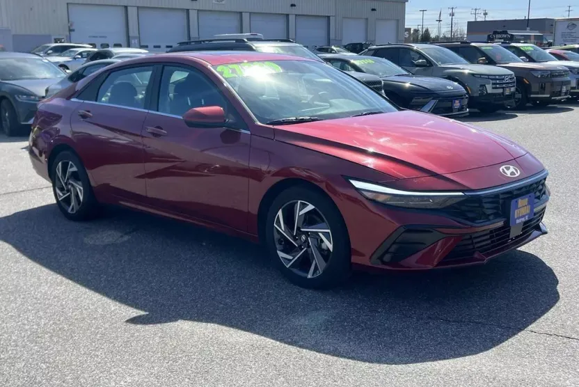 2025 Hyundai Elantra SEL Convenience photo 1