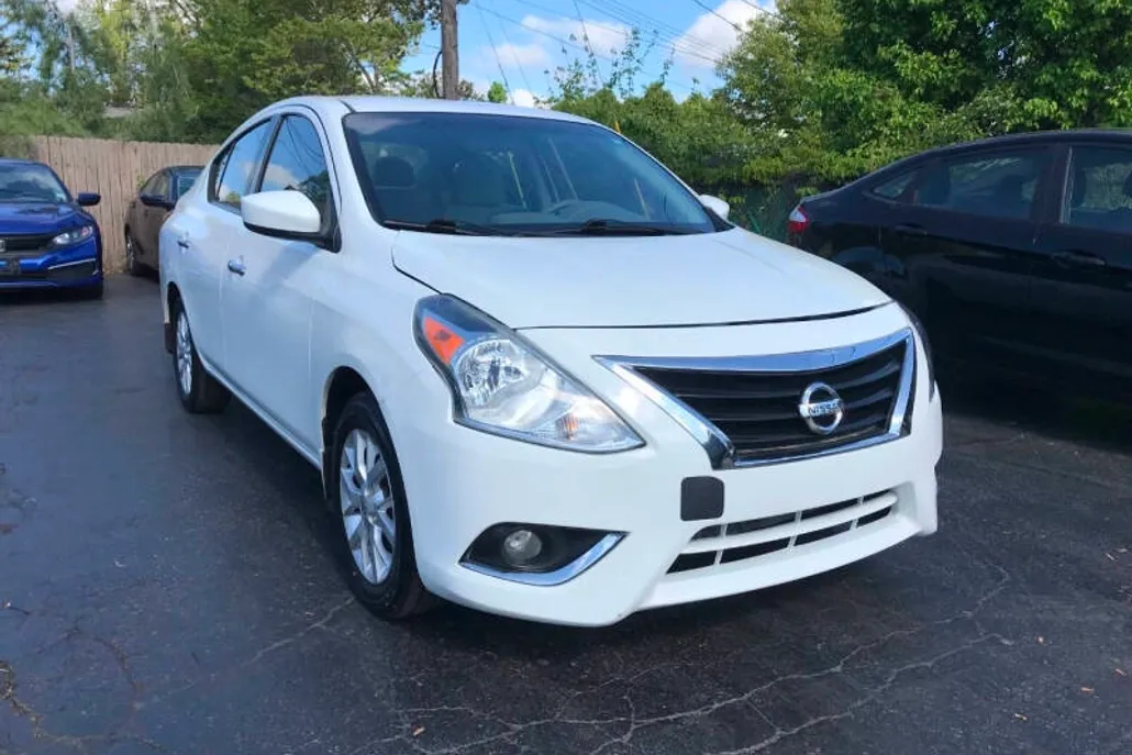 2015 Nissan Versa 1.6 S photo 1
