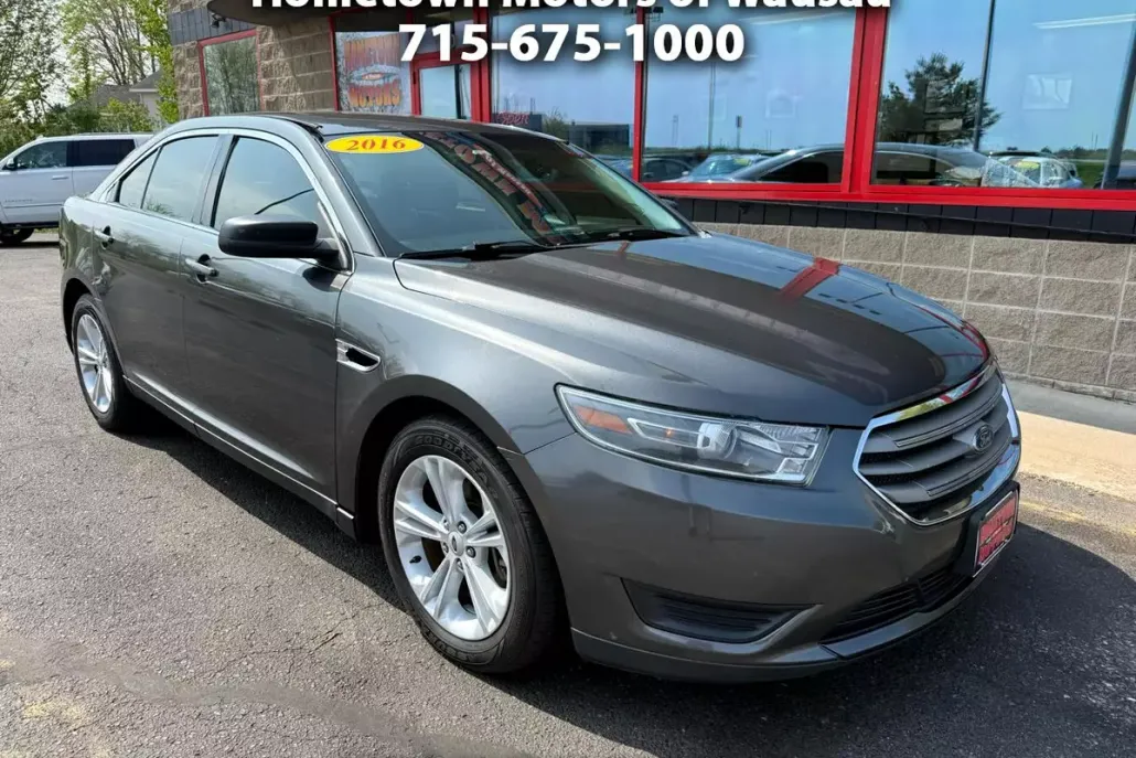 2016 Ford Taurus SE photo 1