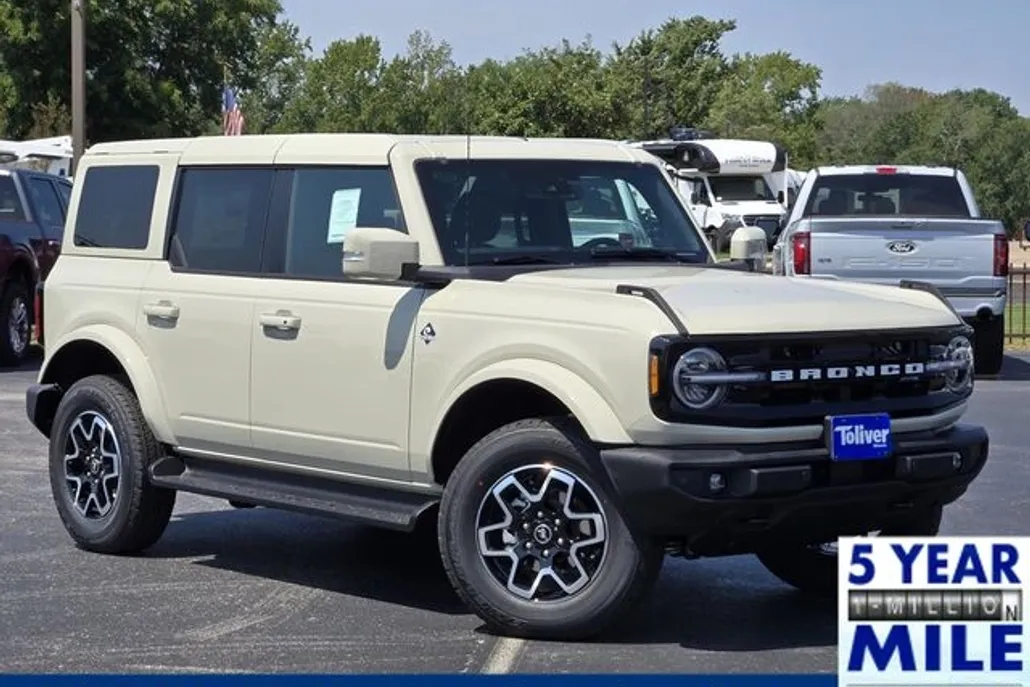 2025 Ford Bronco Outer Banks photo 1