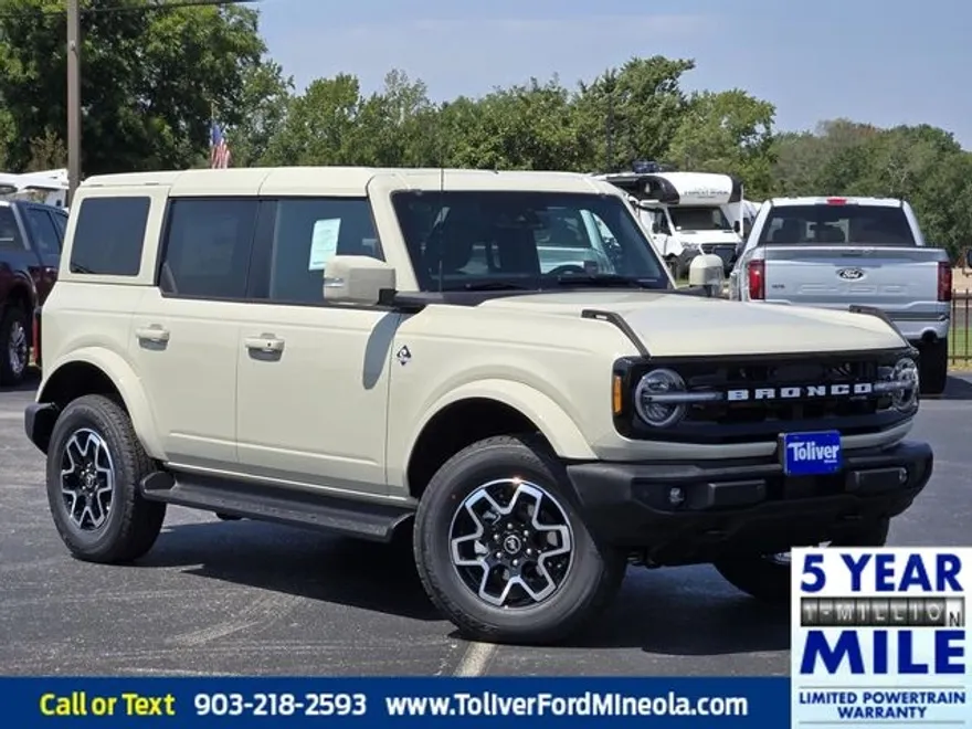 2025 Ford Bronco Outer Banks photo 1