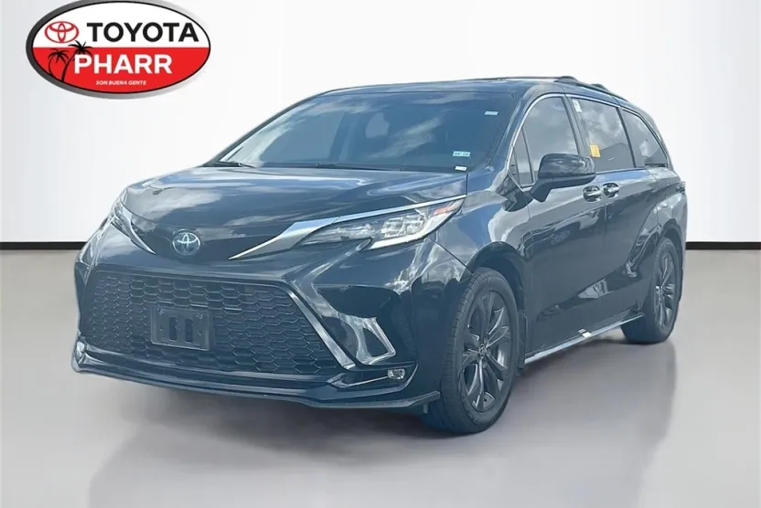 2022 Toyota Sienna XSE photo 1