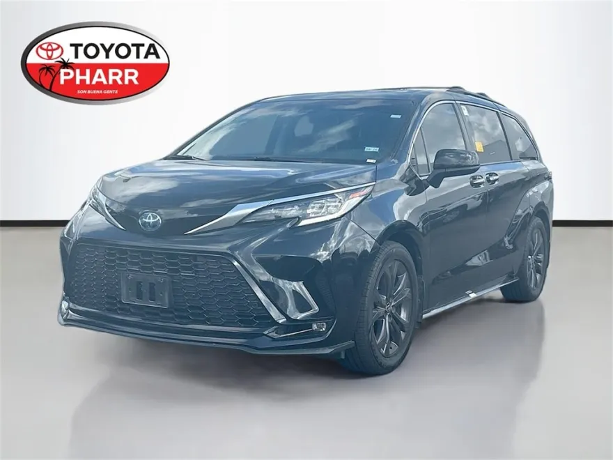2022 Toyota Sienna XSE photo 1