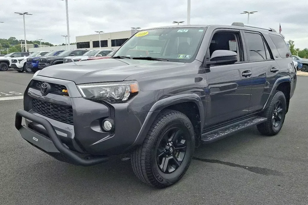 2019 Toyota 4Runner SR5 4WD photo 1