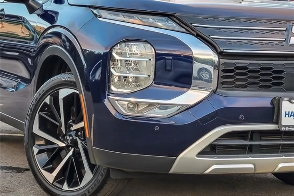 2023 Mitsubishi Outlander SE photo 1