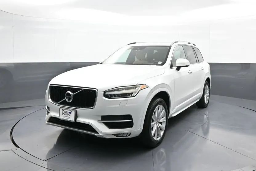 2016 Volvo XC90 T6 Momentum photo 1
