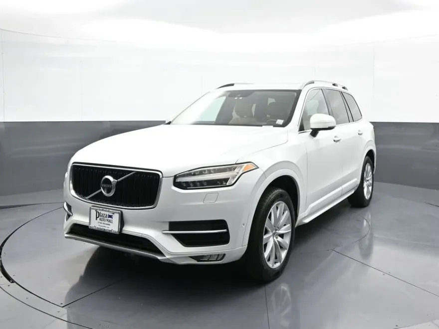 2016 Volvo XC90 T6 Momentum photo 1