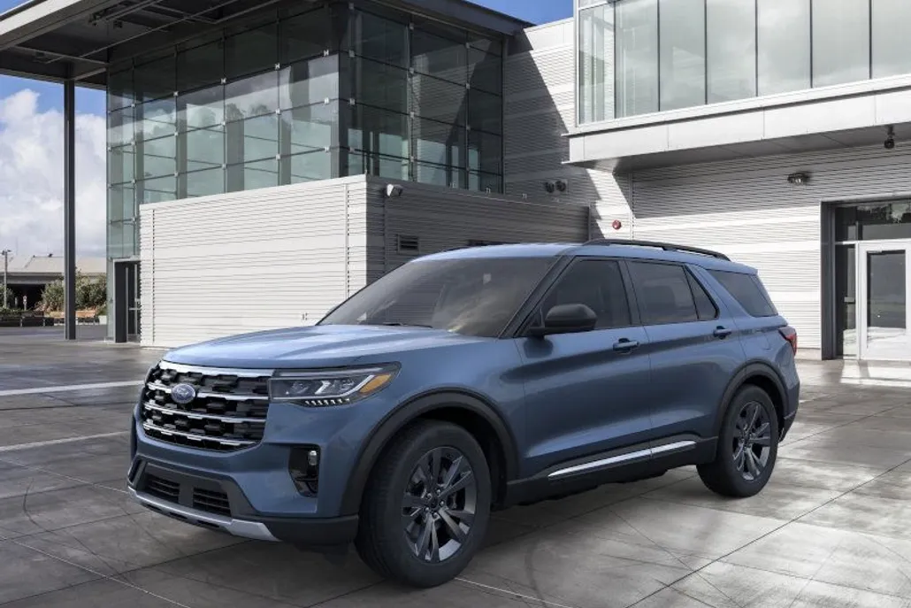 2025 Ford Explorer photo 1
