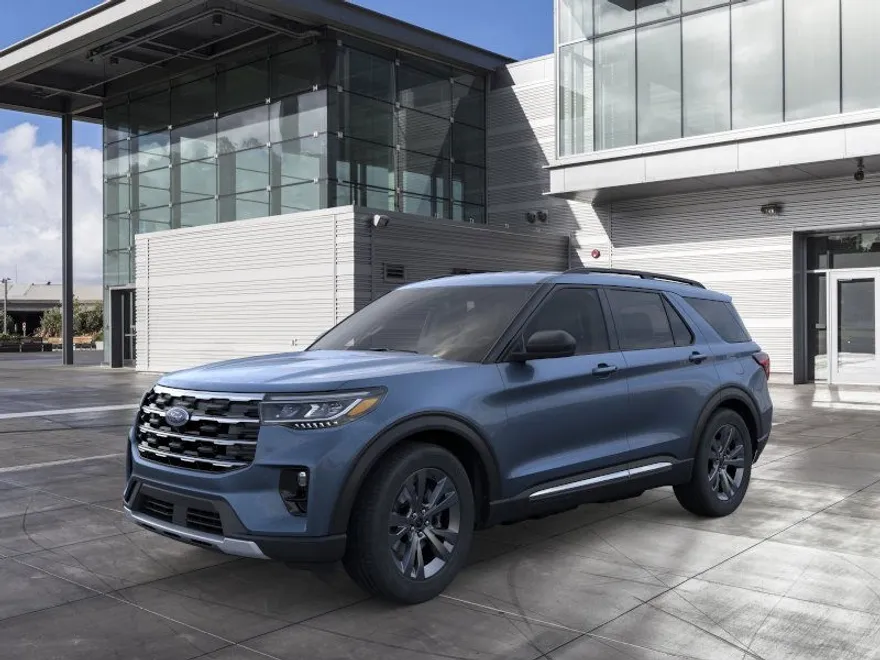 2025 Ford Explorer photo 1